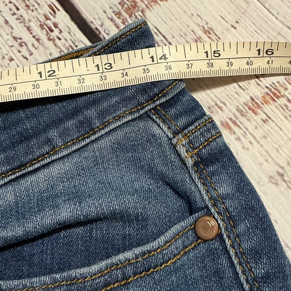 Judy Blue denim shorts. Size L. - Picture 6 of 8